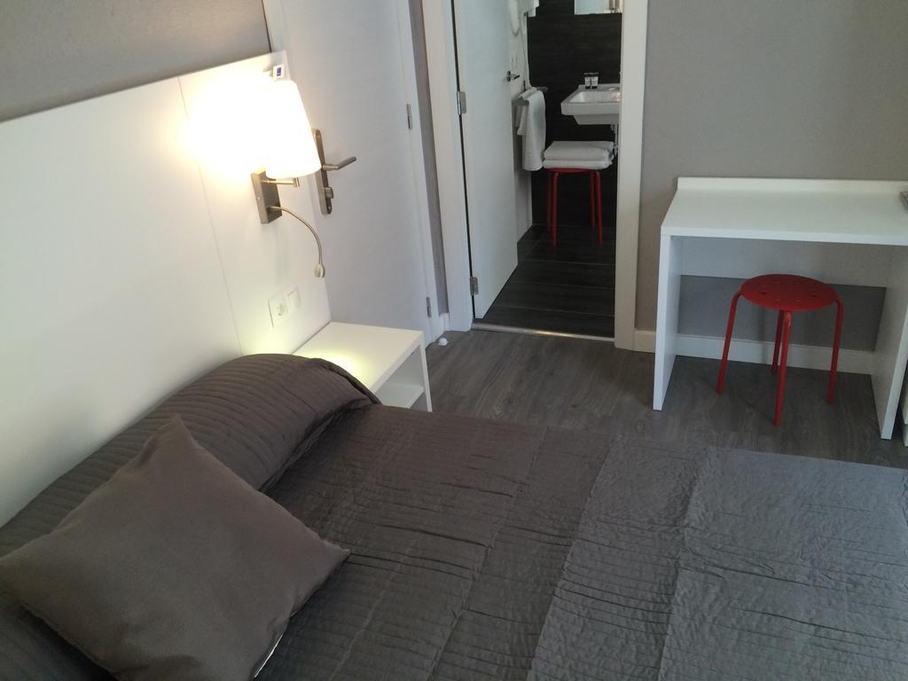 Hostal Boutique Bbb Auto Check In Benidorm Exterior foto