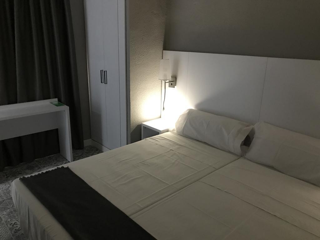 Hostal Boutique Bbb Auto Check In Benidorm Exterior foto