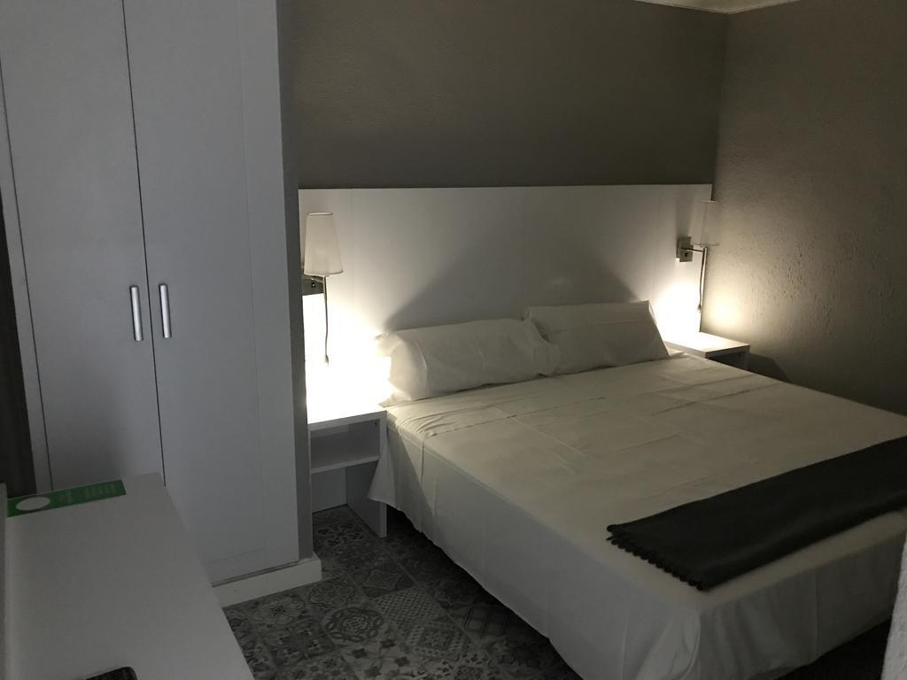 Hostal Boutique Bbb Auto Check In Benidorm Exterior foto