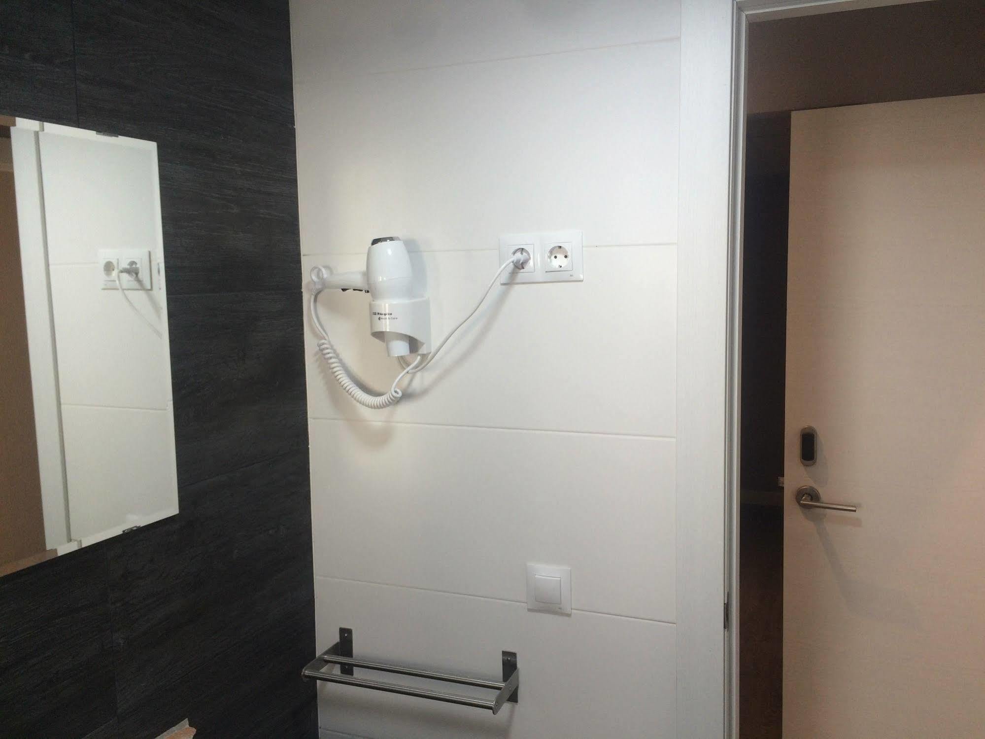 Hostal Boutique Bbb Auto Check In Benidorm Exterior foto