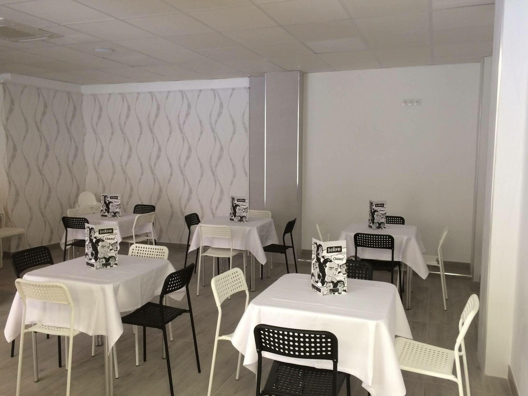 Hostal Boutique Bbb Auto Check In Benidorm Exterior foto